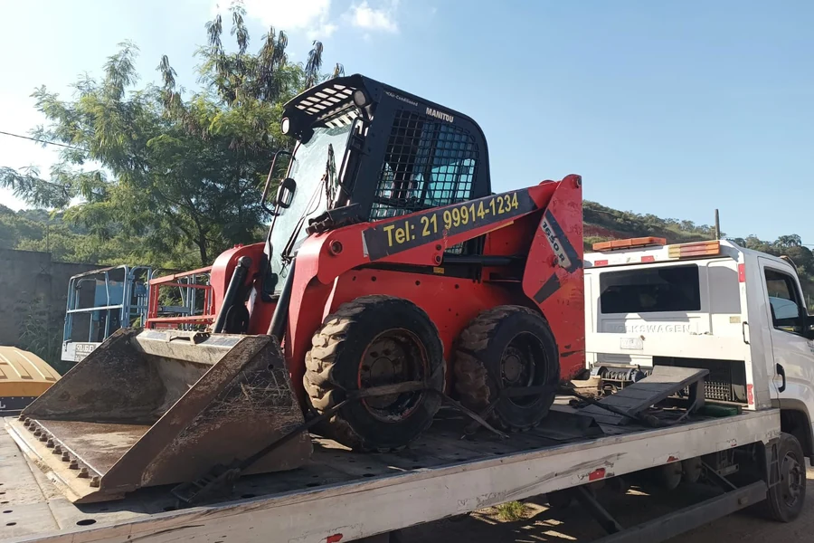 Minicarregadeira Bobcat - Metal Aluguel